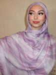 وشاح نسائي مطبوع بتدرجات رخامية وألوان مائية