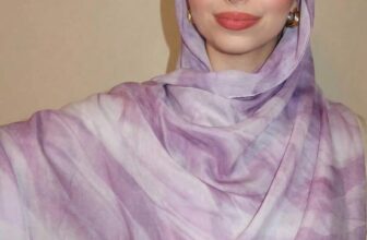 وشاح نسائي مطبوع بتدرجات رخامية وألوان مائية