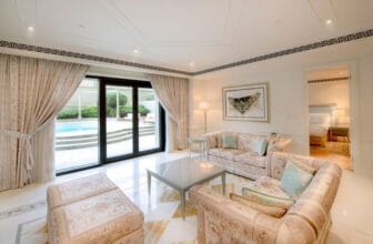 🏛️ قصر إيطالي من القرن السادس عشر.. بقلب دبي الحديثة – فندق Palazzo Versace Dubai Hotel 5 Star